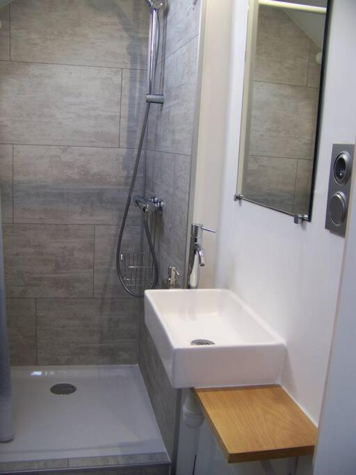 Rennes: Studio 4 Couchages, Proche Commerces, Bus. Εξωτερικό φωτογραφία